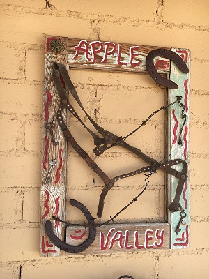 2-horseshoe-interior-image-gessesse-on-apple-valley-300