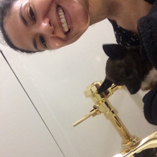 Yxta's golden toilet selfie.