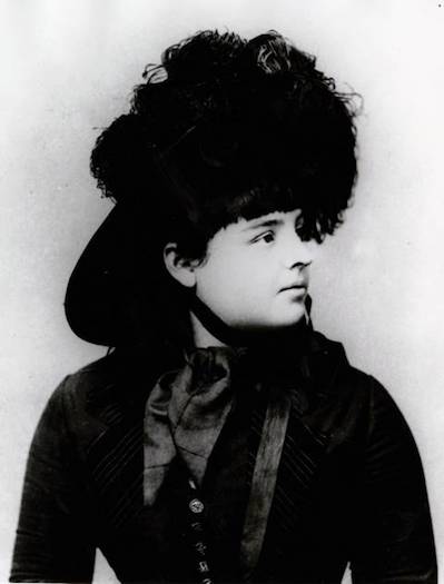 Lillian Smith, probably age 15. Probably a Buffalo Bill’s Wild West publicity photo. Image courtesy of University of Oklahoma Libraries, Western History Collection, Rose Collection, No. 787.