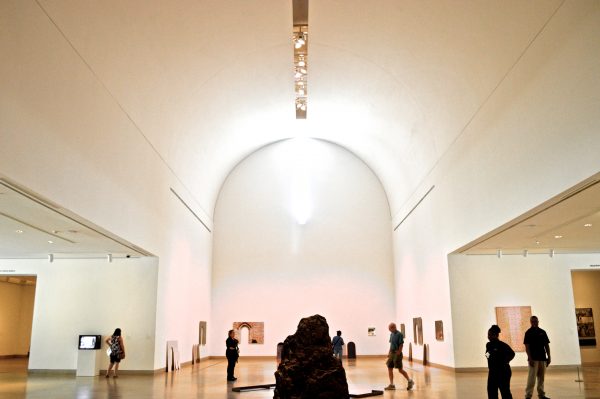 The entrance of the Dallas Museum of Art. Photo courtesy of Edward Larrabee Barnes/Flickr.