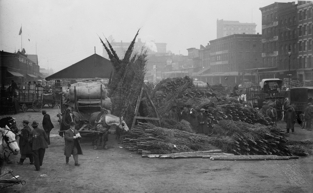 The Street Vendors Who Make Christmas for New York City | Zocalo Public Square • Arizona State University • Smithsonian