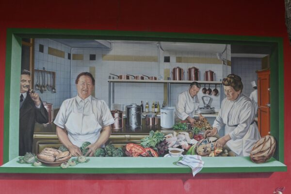 mural of la meres lyonnaise